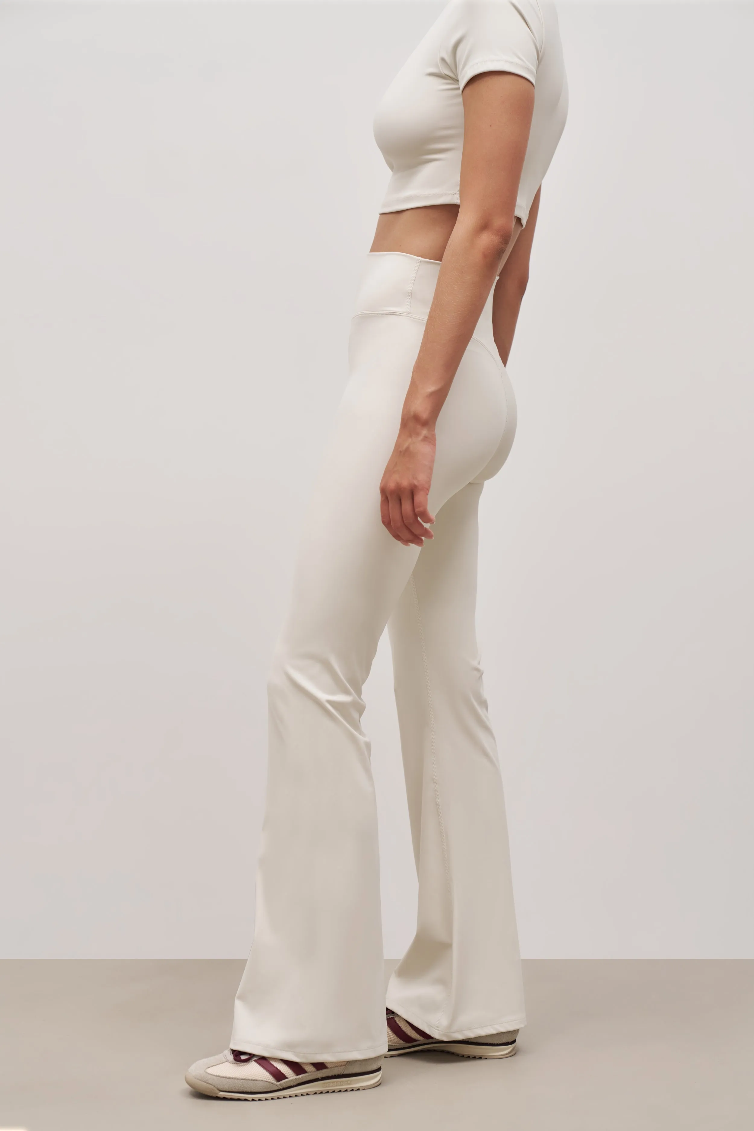 Base Sculpting Flared Leggings - Tofu