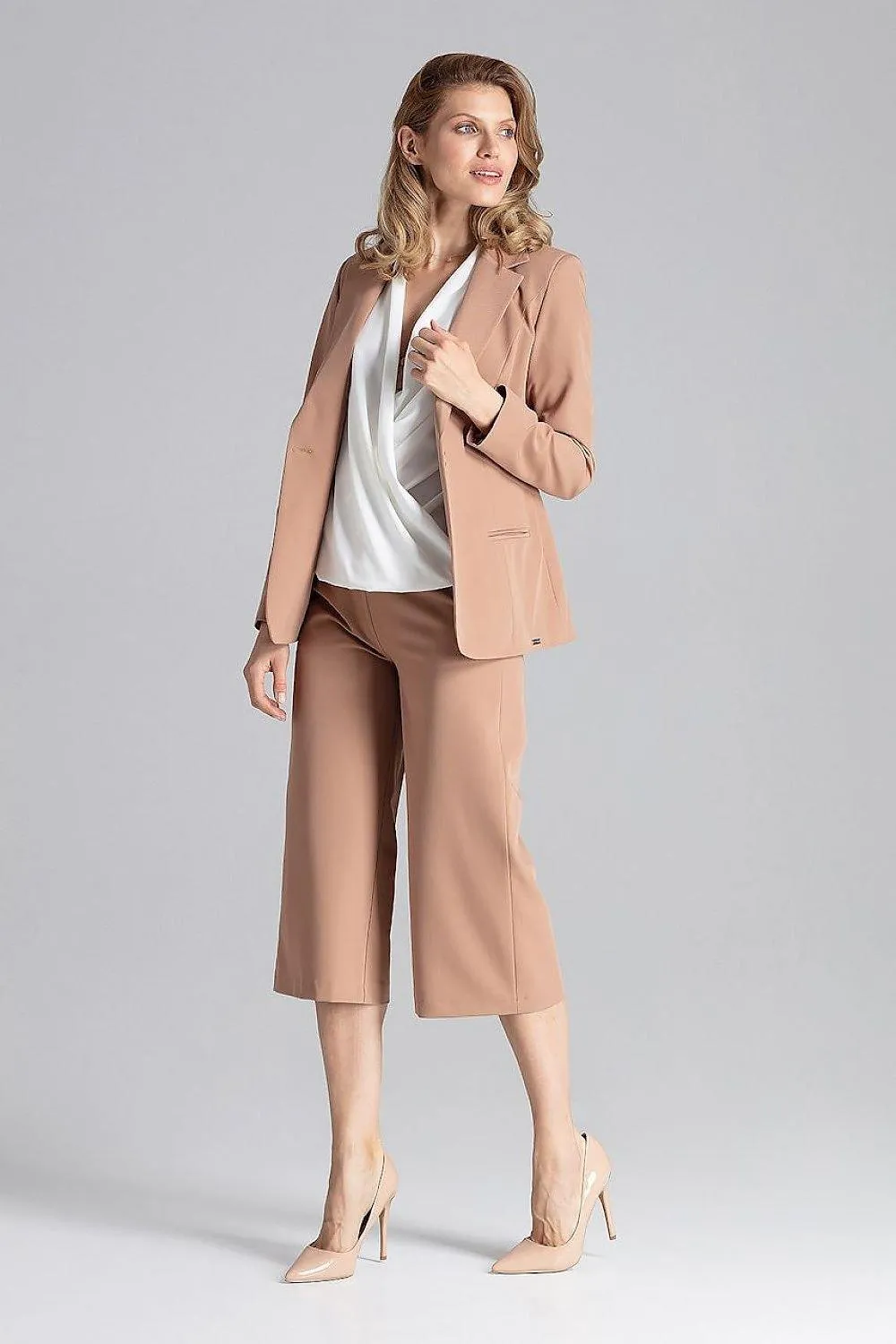 Chic One-Button Blazer with Playful Colorful Lining and Elegant Envelope Neckline