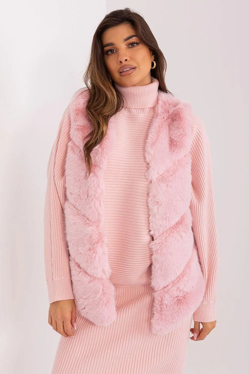 Elegant Multi-Pocket Faux Fur Vest for Every Event