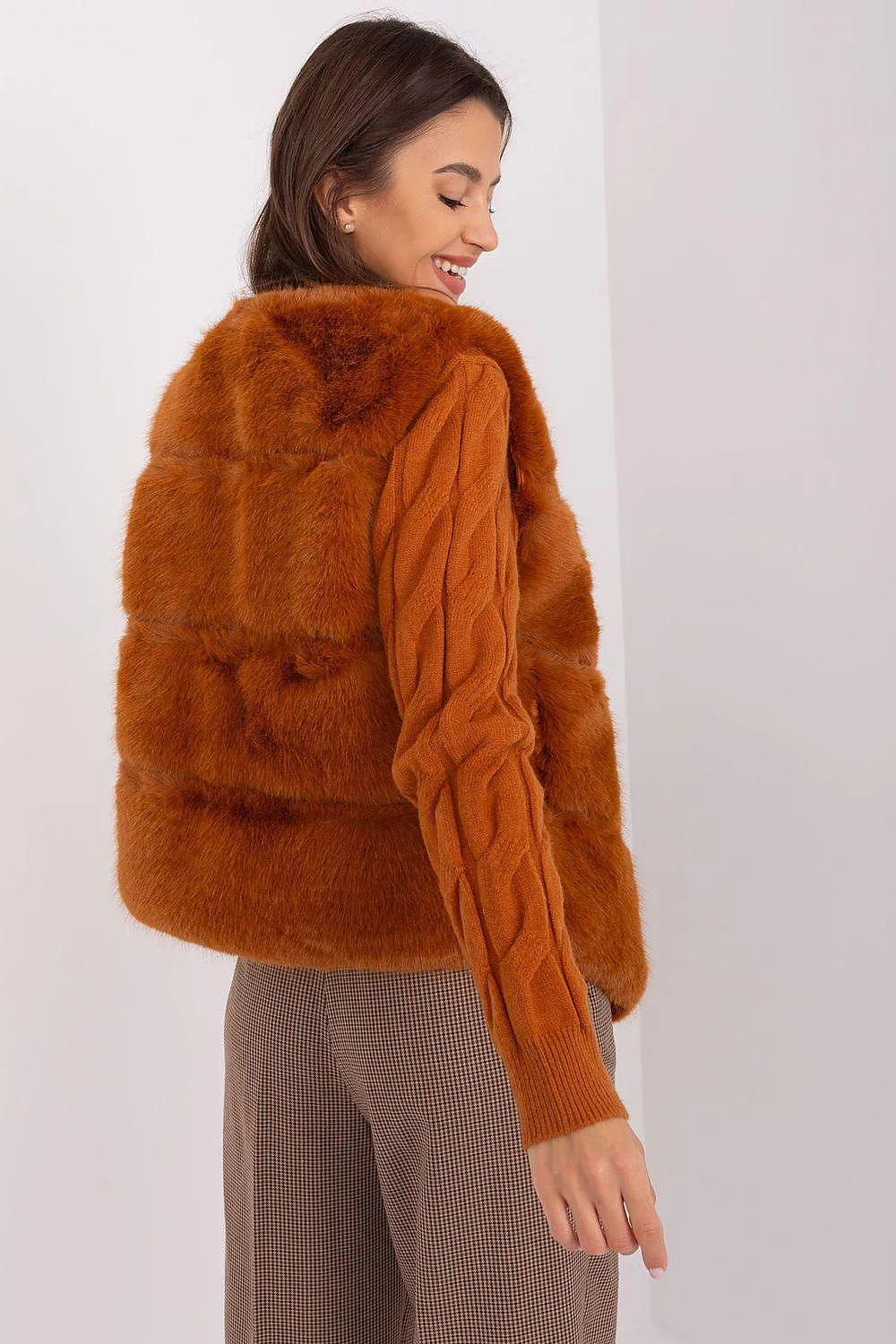 Elegant Multi-Pocket Faux Fur Vest for Every Event