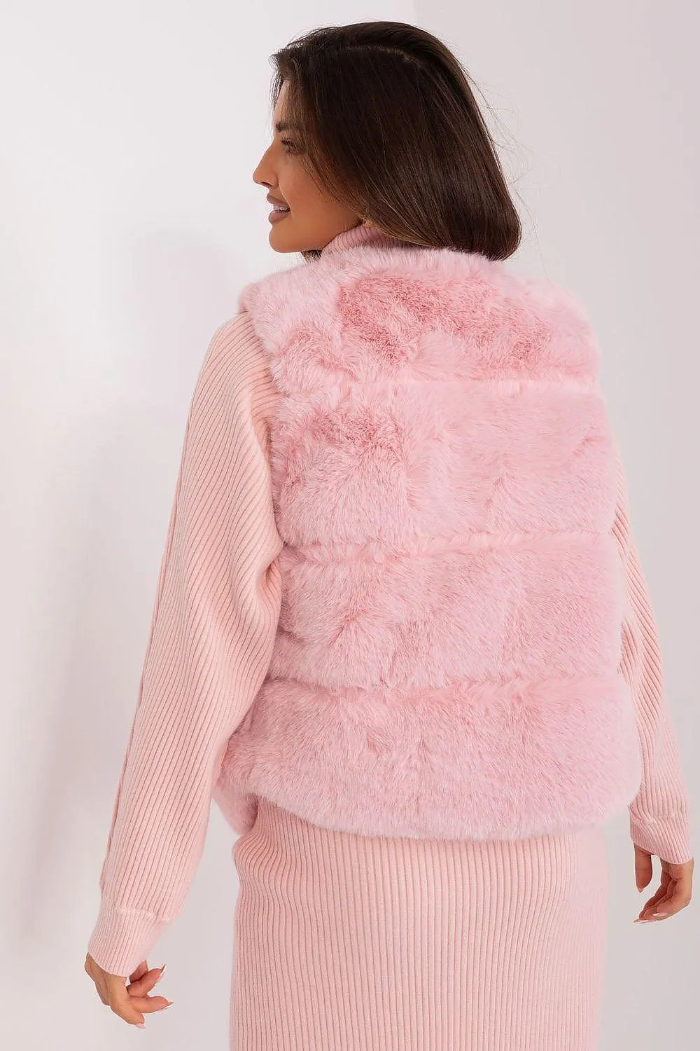 Elegant Multi-Pocket Faux Fur Vest for Every Event