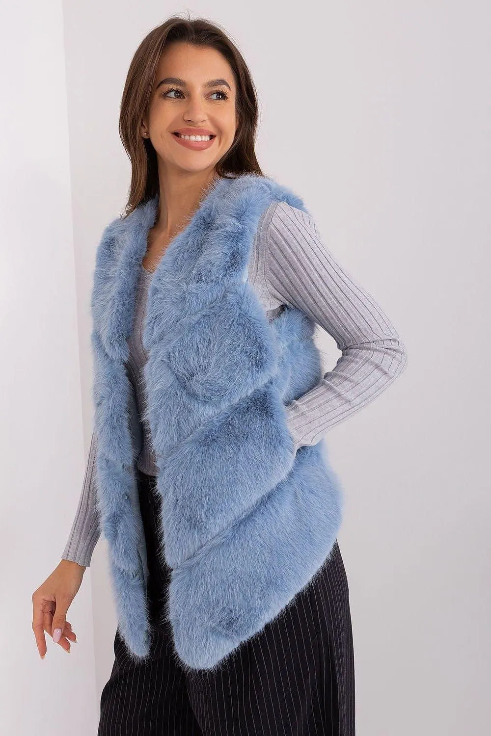 Elegant Multi-Pocket Faux Fur Vest for Every Event